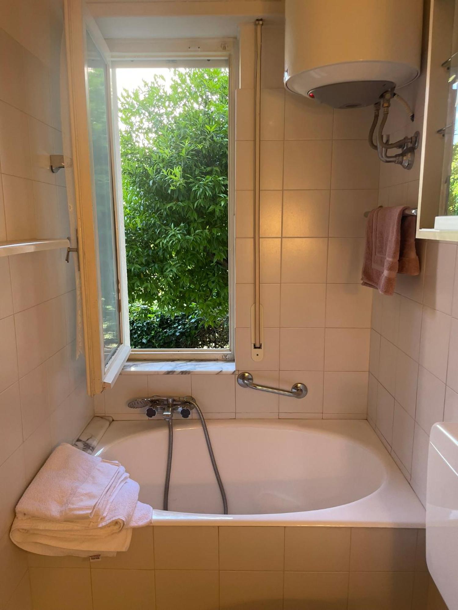 Franca'S House Apartment Бордихера Екстериор снимка
